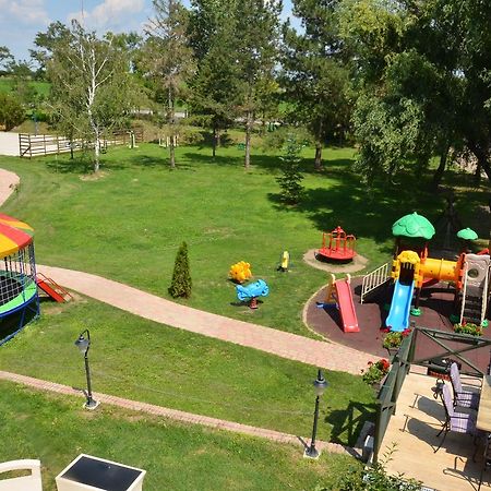 Hotel Moja Carda Temerin Bagian luar foto