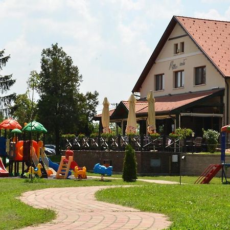 Hotel Moja Carda Temerin Bagian luar foto