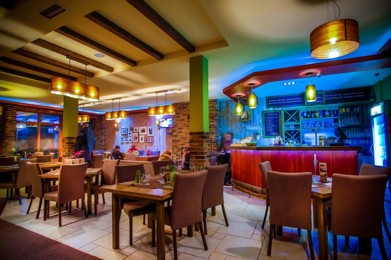 Hotel Moja Carda Temerin Bagian luar foto