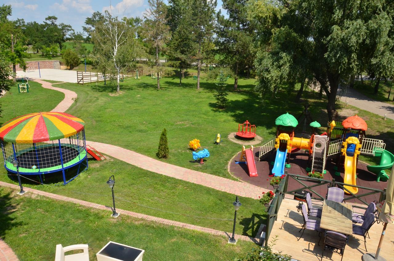 Hotel Moja Carda Temerin Bagian luar foto