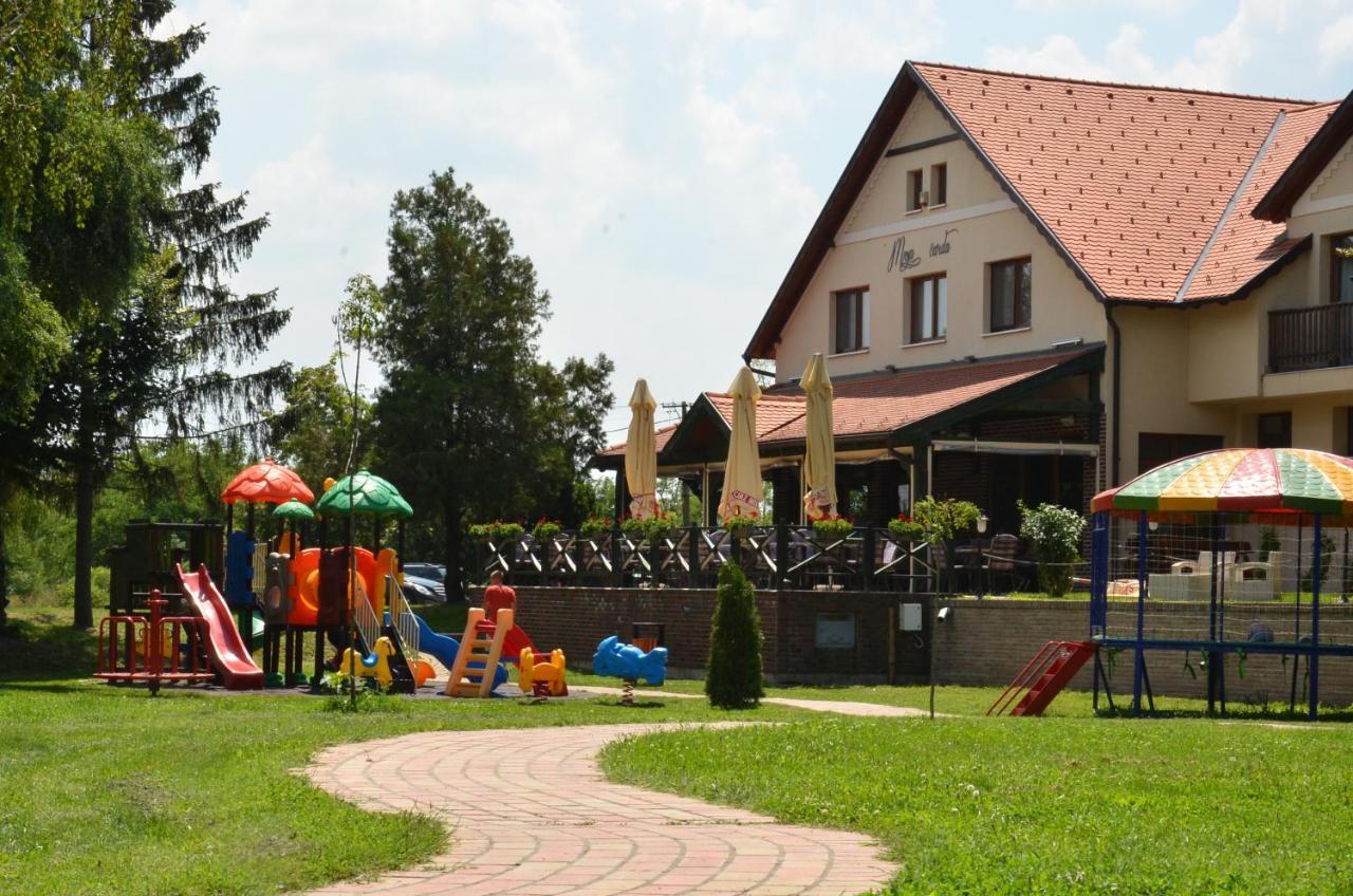 Hotel Moja Carda Temerin Bagian luar foto